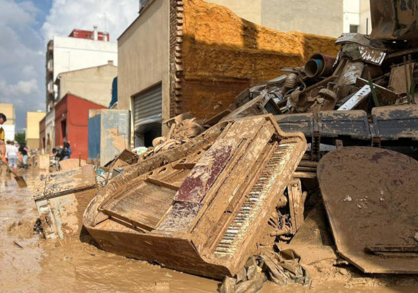 Imatge del esdeveniment:Un piano danyat per la dana. Foto cedida per la Unió Musical de Paiporta.